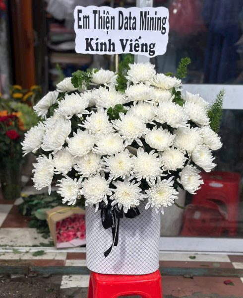 Giỏ Hoa Kính Viếng Trang Trọng, Nhỏ Gọn Tại Dĩ An